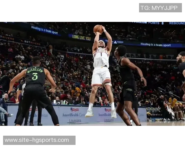 布克表现抢眼半场17分助力球队进攻火力全开次节独得11分展现个人能力 布克表现抢眼半场17分助力球队进攻火力全开次节独得11分展现个人能力