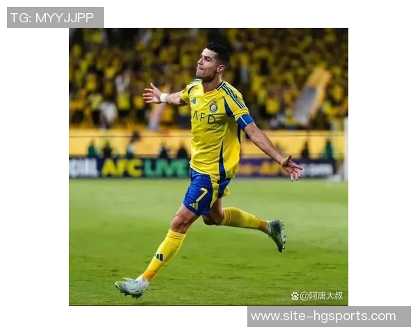 C罗回归利雅得胜利训练场备战新赛季展现斗志与激情 C罗回归利雅得胜利训练场备战新赛季展现斗志与激情